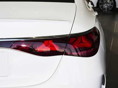 2026�� E 300 �������˶���