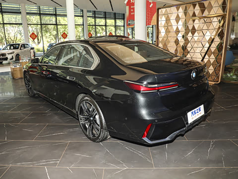 2026�� 740Li ������ M�˶���װ