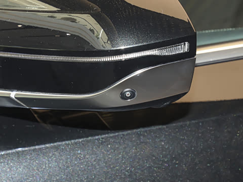 2026�� 740Li ������ M�˶���װ