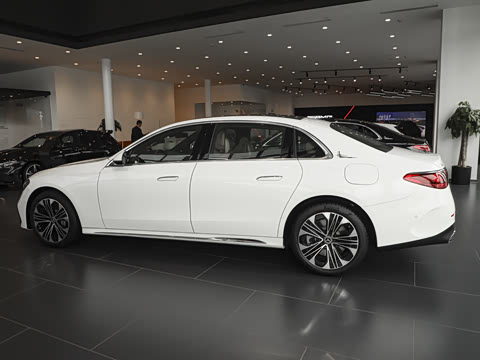 2024�� E 350 e L ���ʽ��϶����˶��γ�