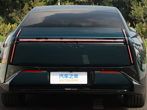 2025�� 702 Max