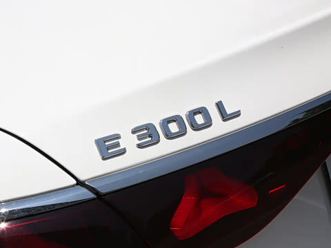 2026�� �Ŀ� E 300 L �����˶���
