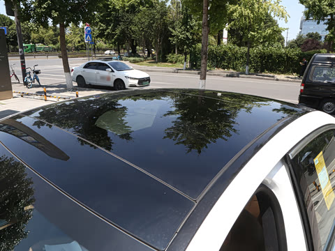 2026�� �Ŀ� E 300 L �����˶���