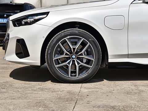 2026�� �Ŀ� eDrive 35L M�˶���װ