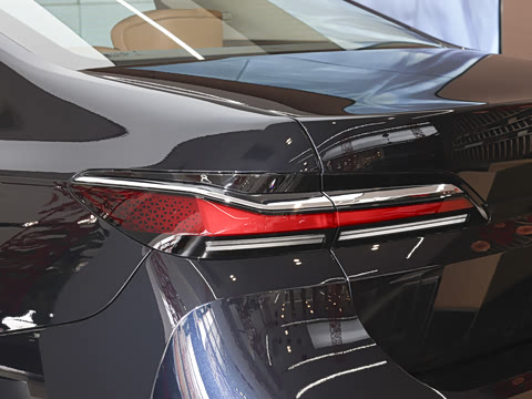 2026�� 735Li ������װ