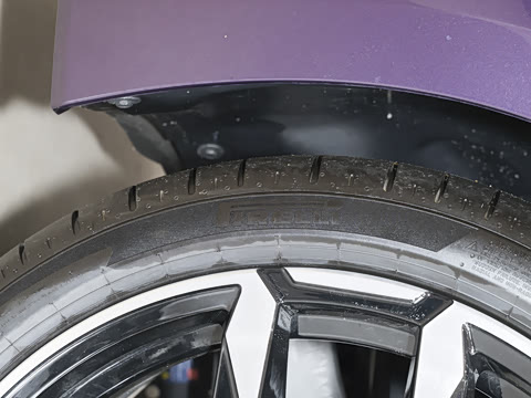 2026�� 225i M�˶���ҹ��װ