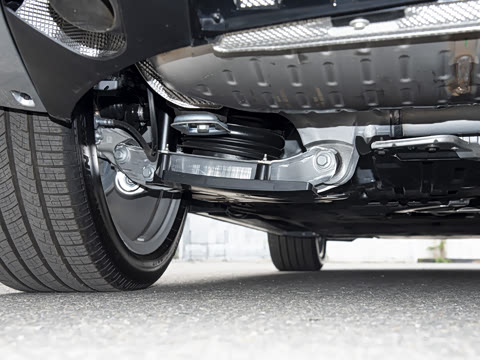 2026�� 3.0 L6 400PS SE�����