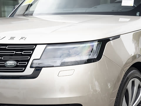 2026�� 3.0 L6 400PS SE�����