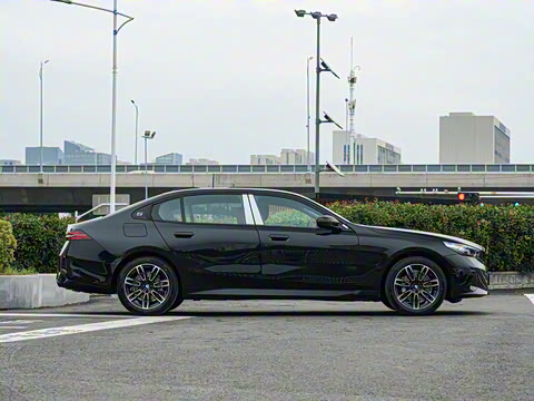 2026�� 530Li ������ M�˶���װ