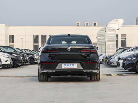 2026�� �Ŀ� 735Li ������װ