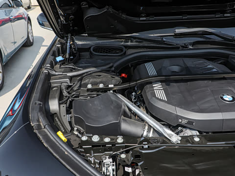 2026�� �Ŀ� 735Li ������װ