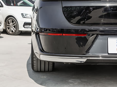 2026�� �Ŀ� 735Li ������װ