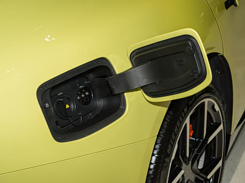 2025�� 702 ������ Ultra