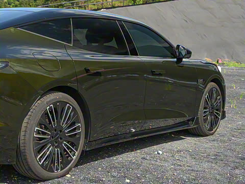 2025�� 240����Ultra�˶���