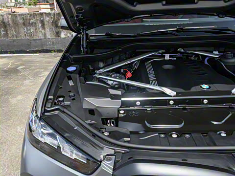 2025�� xDrive 40Li ������M�˶���ҹ��װ