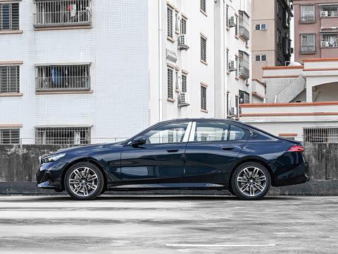 2026�� 525i M�˶���װ