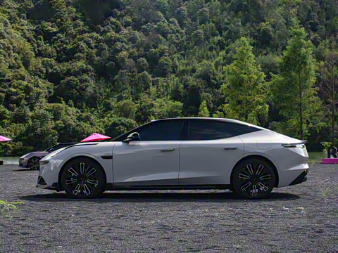 2025�� 240����Ultra