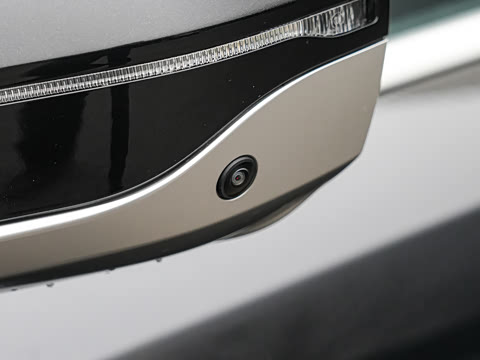 2026�� �Ŀ� 525Li M�˶���װ