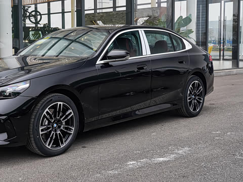 2026�� �Ŀ� 530Li ������ M�˶���װ