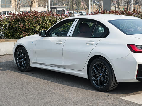 2026�� 330i M�˶���ҹ��װ