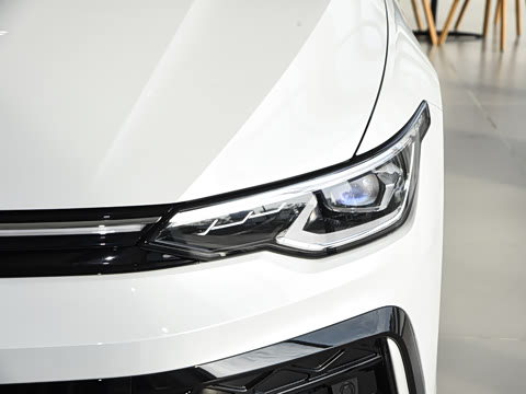 2026�� 300TSI R-Line