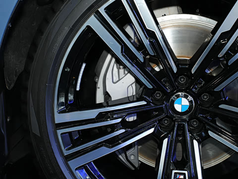 2023�� xDrive60L M�˶���װ