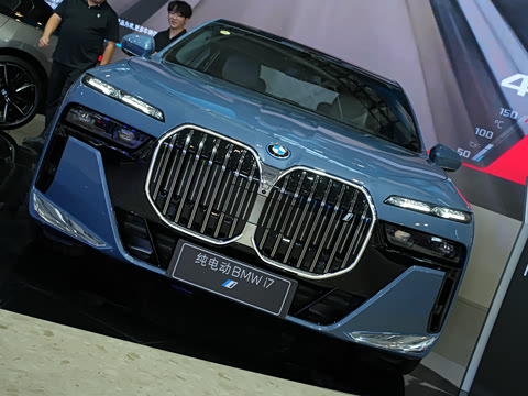 2023�� xDrive60L M�˶���װ