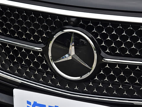 2026�� �Ŀ� E 300 �����˶���
