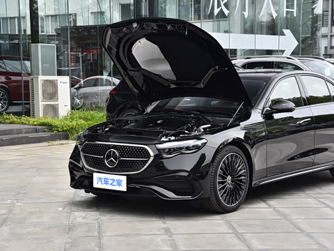 2026�� �Ŀ� E 300 �����˶���