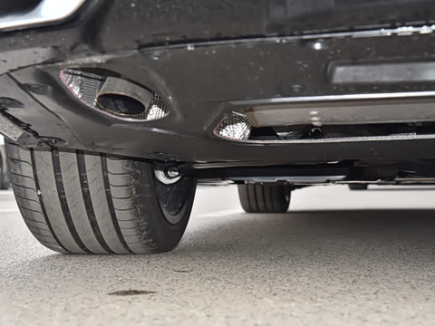 2026�� 740Li ������ M�˶���װ