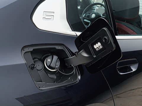 2026�� �Ŀ� 525Li M�˶���װ