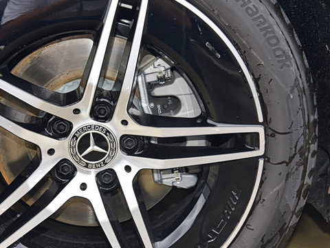 2026�� �Ŀ� E 260 �˶���