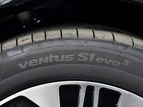 2026�� �Ŀ� E 300 L ������