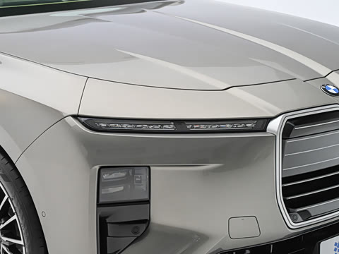 2027�� 740L �����
