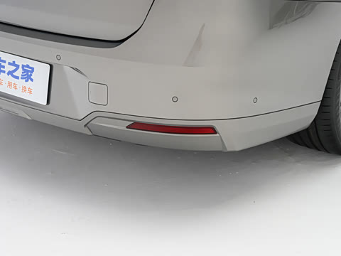 2027�� 740L �����