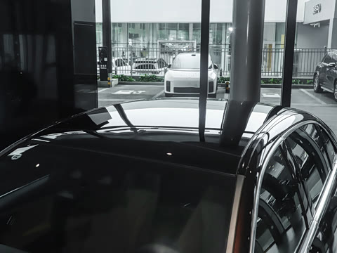 2026�� �Ŀ� E 300 L ������