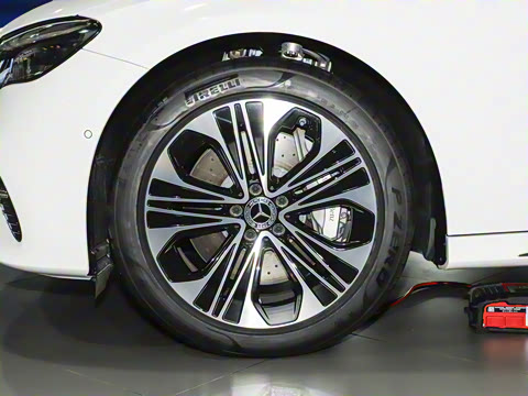 2024�� E 350 e L ���ʽ��϶����γ�