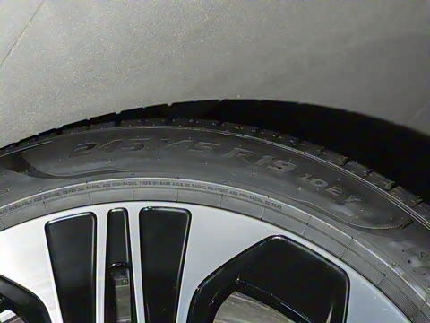 2024�� E 350 e L ���ʽ��϶����γ�