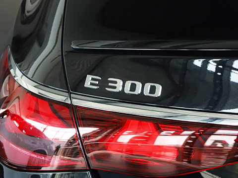 2026�� E 300 �������˶���