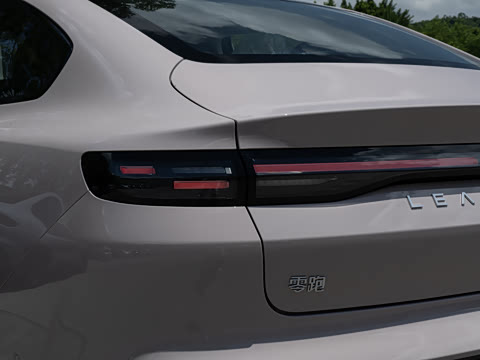 2027�� 670������