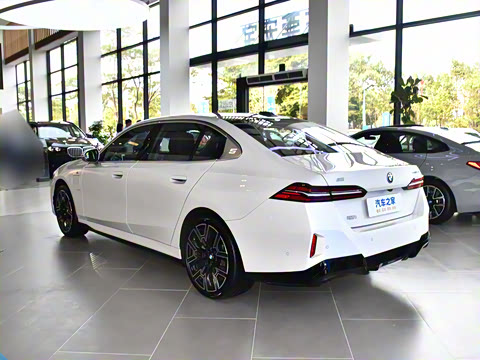 2026�� xDrive 50L M�˶���װ