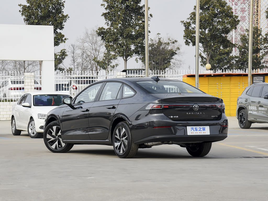 Volkswagen Sagitar IV, Седан S: фото поколения
