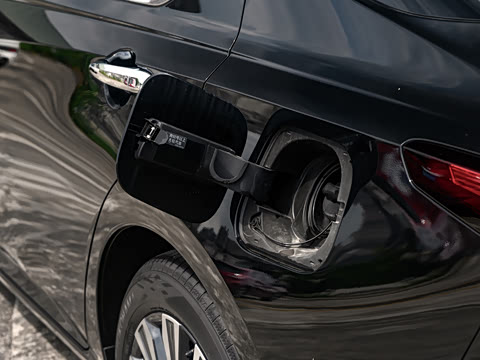 2025�� 2.0L SV �ڽ��