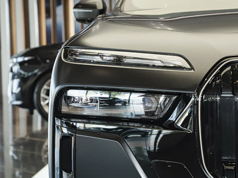 2026�� 740Li ��Ӱ��ذ� M���ܰ��˶���װ