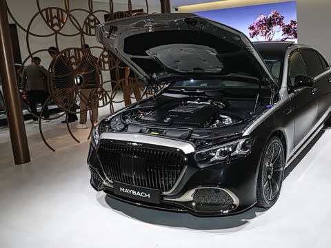 2027�� S 580 4MATIC Night Series