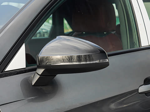 2026�� 200���������� 40 TFSI ����������