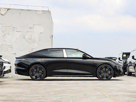 2025�� 240����Ultra�˶���