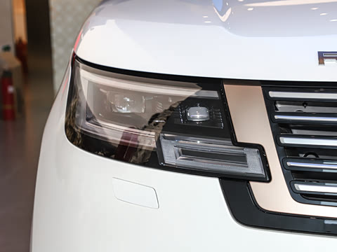 2025�� 4.4 V8 SV���ٴ����ӳ��� 4��