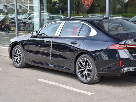 2026�� �Ŀ� eDrive 35L M�˶���װ