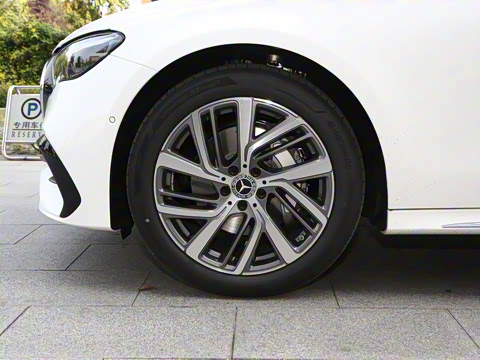 2025�� �Ŀ� E 300 L ʱ���˶���